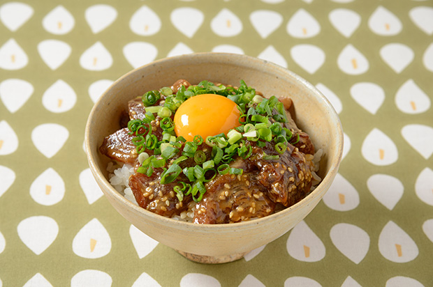 かつおのりゅうきゅう丼（ごま漬け丼）